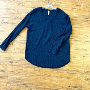 Womens medium waffle print shirt